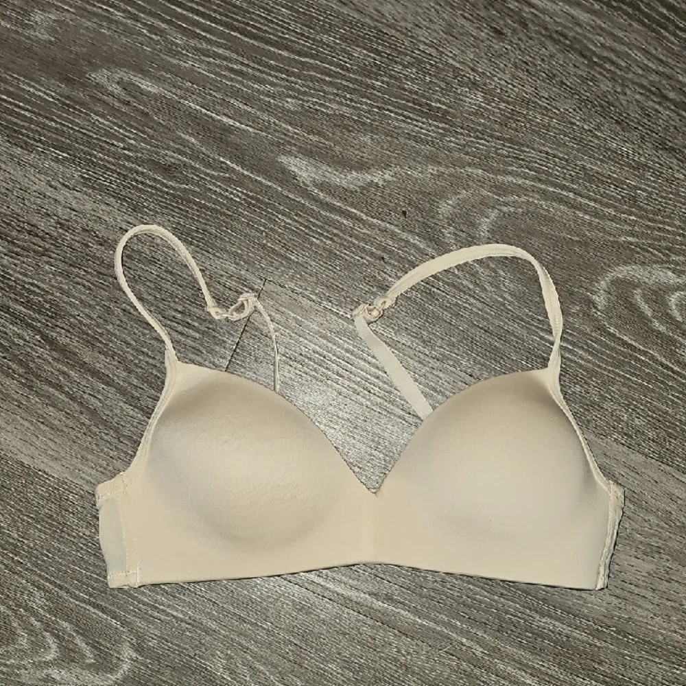 Calvin Klein Womens Nude/cream Colored Bra. Sz 32A. Great Condition!!